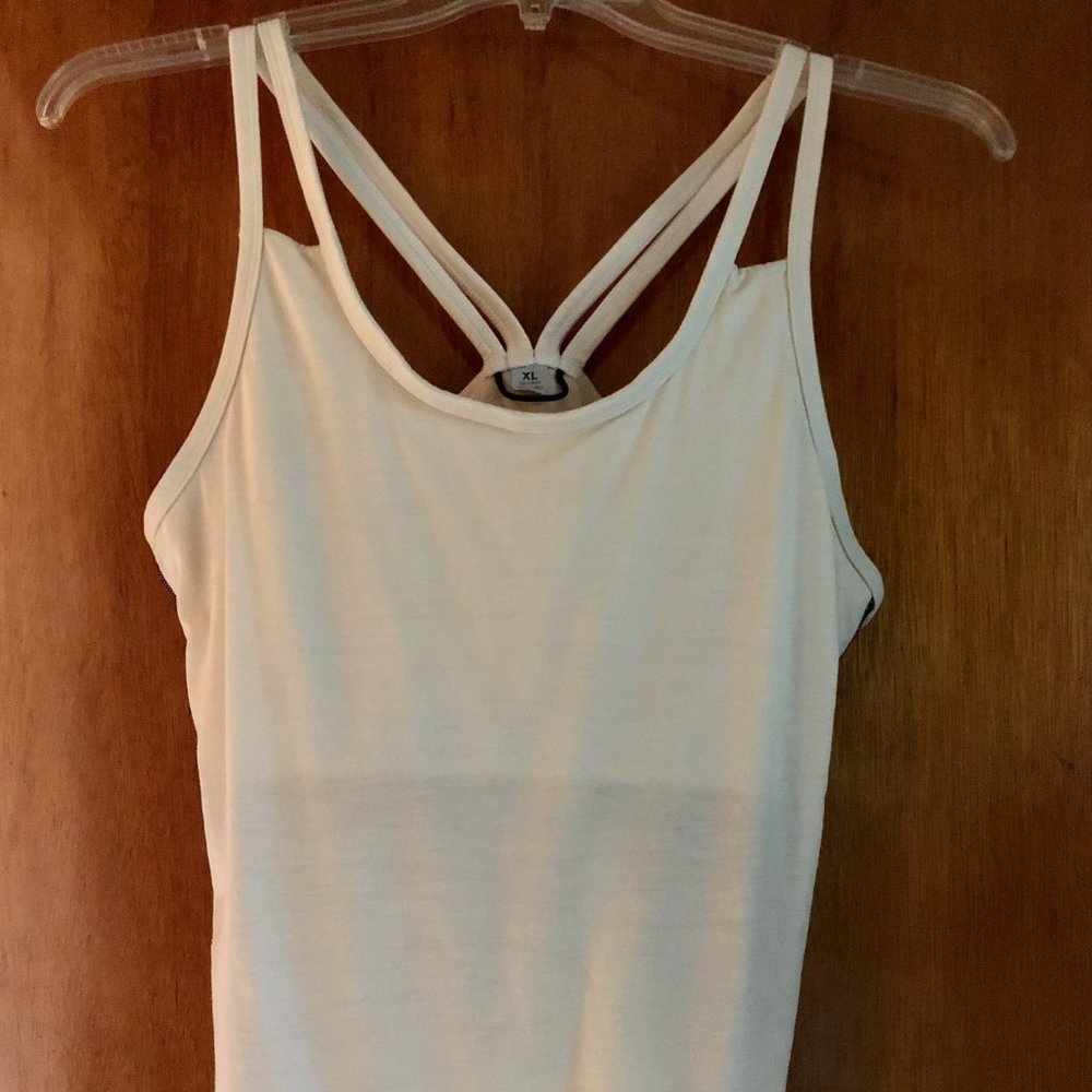 Smartwool workout top with shelf bra size XL cream color excellent condition